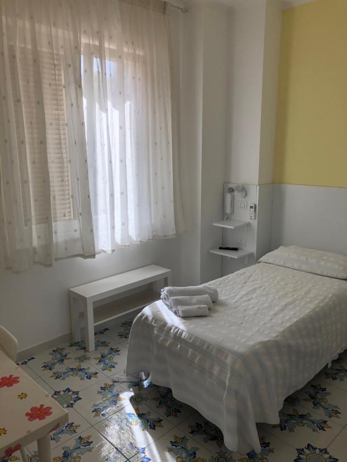 Albergo Oasi Наполи Екстериор снимка