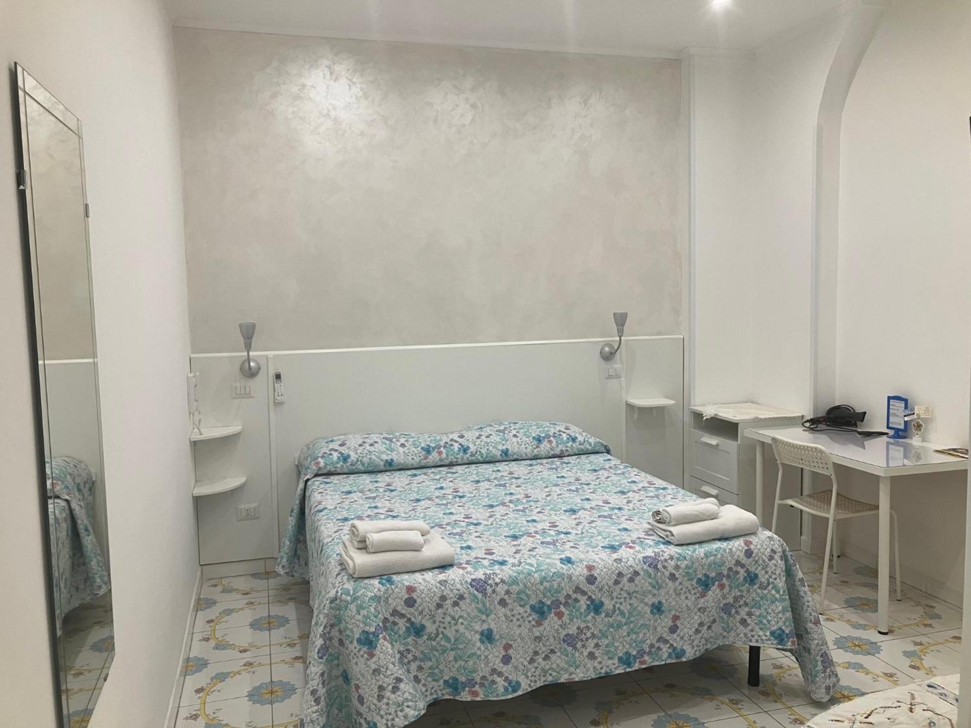 Albergo Oasi Наполи Екстериор снимка
