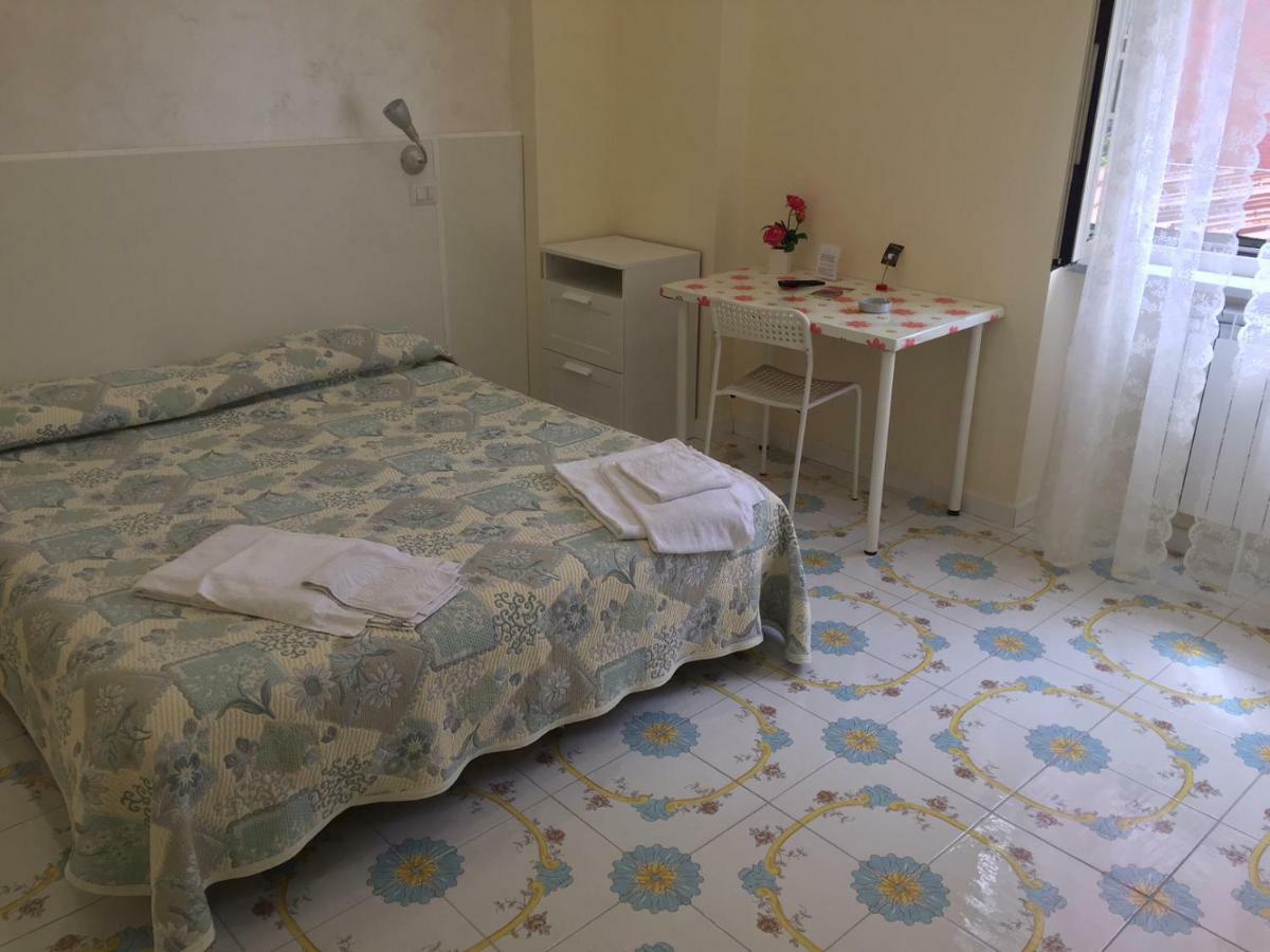 Albergo Oasi Наполи Екстериор снимка